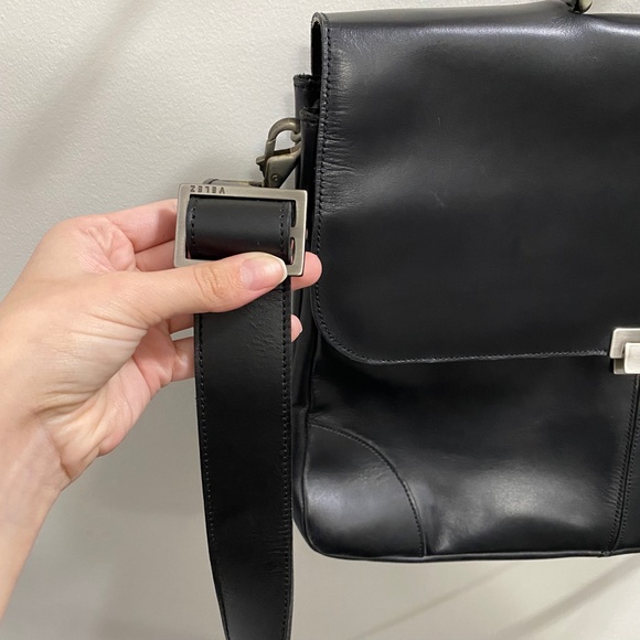 Black Messenger Bag - 100% leather - Picture 3 of 10